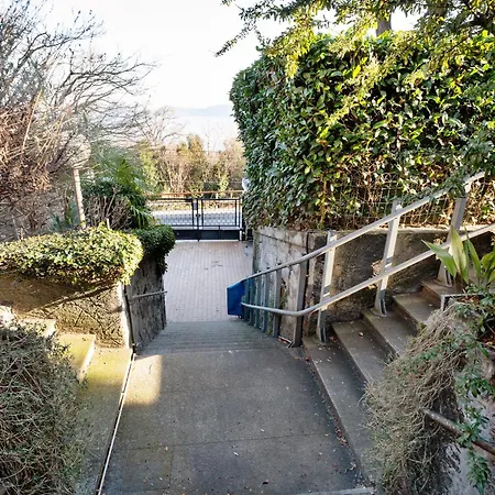 Sunset On The 贝尔吉拉泰